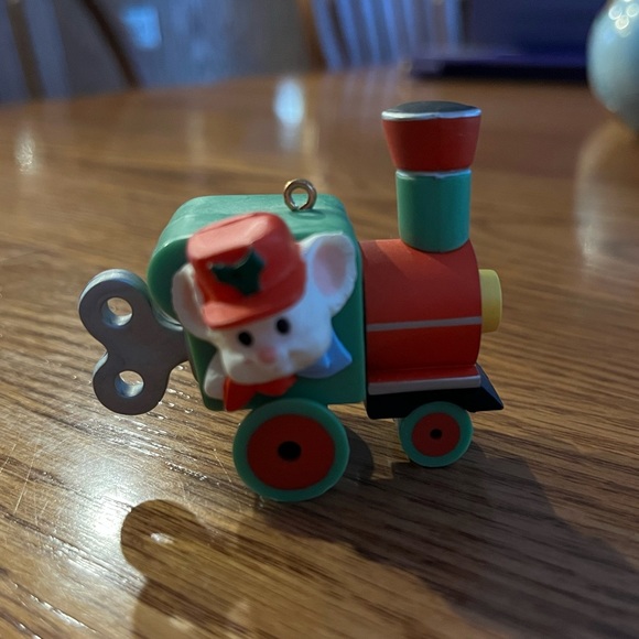 Bundle of 15 vintage Hallmark Keepsake ornaments. - Picture 11 of 11